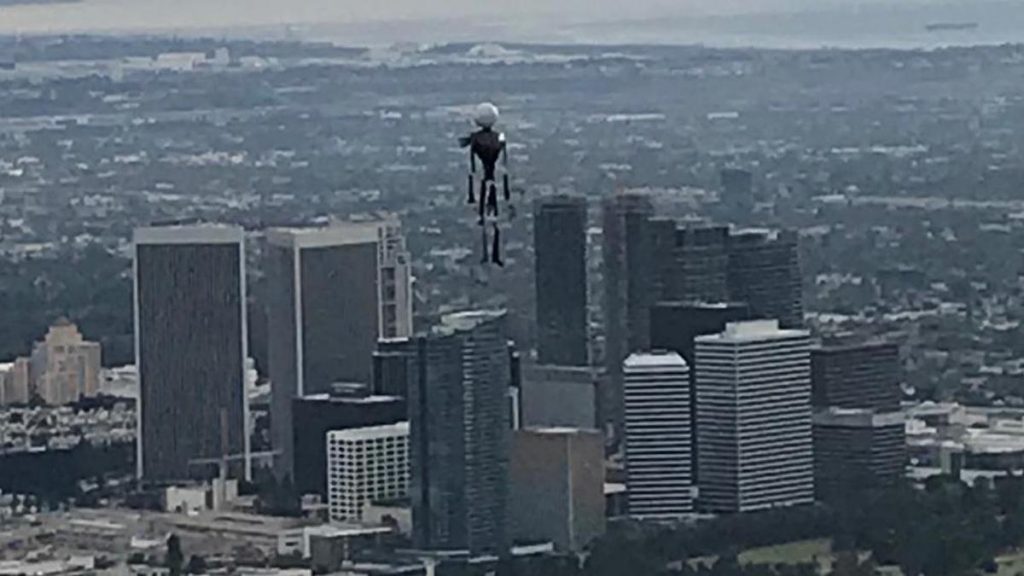 Les images prises en novembre 2020 par un hélicoptère de la police de Los Angeles viennent d’être dévoilées, avec une silhouette qui ressemble fort à Mr Jack.