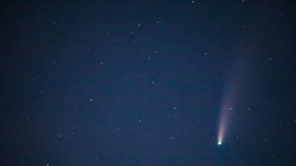 Astronomical Highlights: How bright is the comet Leonard in the sky?