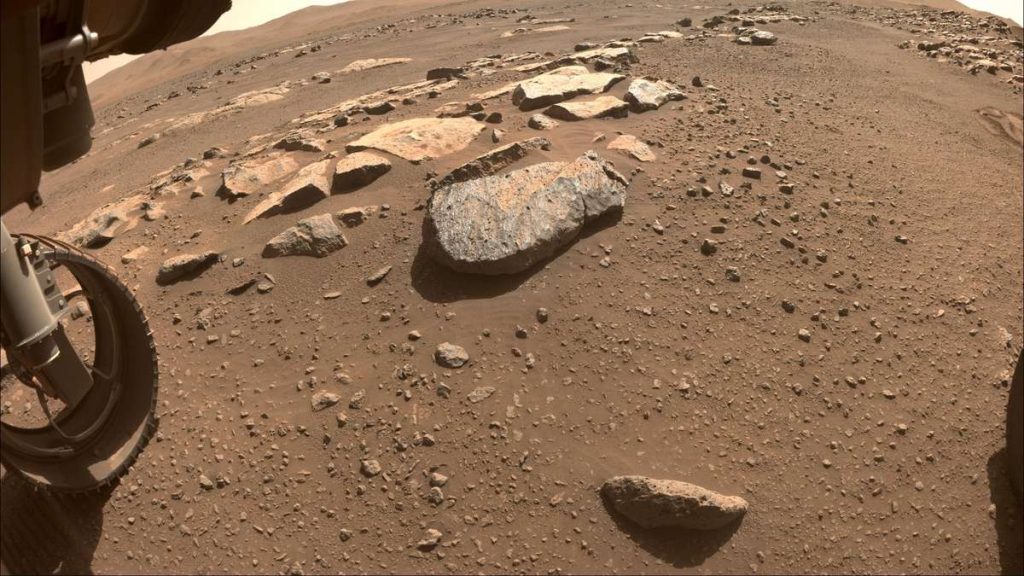 NASA's Mars photo irritating: See "partially buried skeletons"?