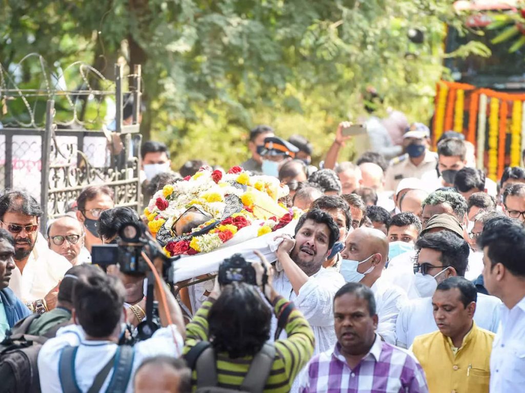 Tearful photos from 'Disco King' Babi Lahiri's funeral will leave you feeling emotional |  Photo Gallery