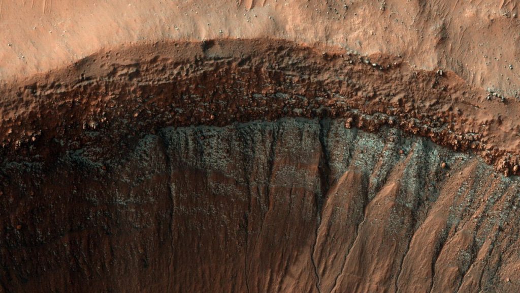 Mars' frosty crater sparkles in new image of the red planet