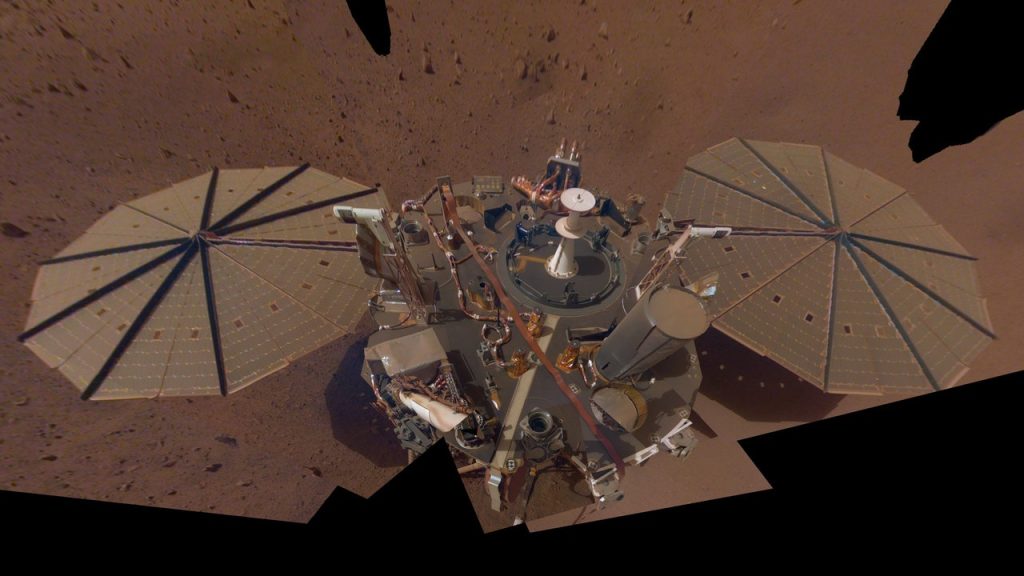 NASA's Mars probe "Insight" is threatened with survival.  The intensity of the "dust" covering the solar panels |  WIRED.jp