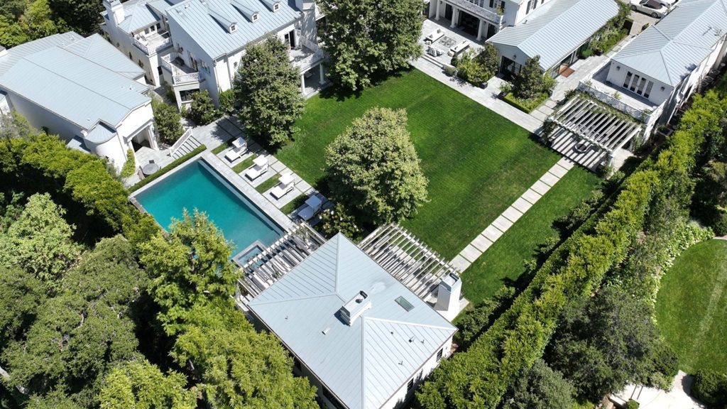 Jennifer Lopez and Ben Affleck may have bought a huge property in Beverly Hills