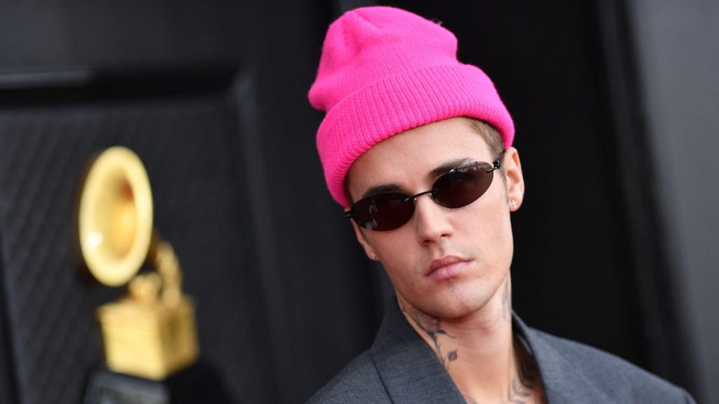 Justin Bieber reveals he has facial paralysis