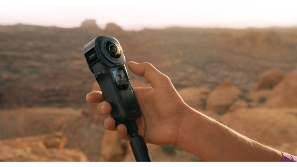 Try the latest "Insta360 ONE RS 1 inch 360 degree version" action camera that combines small size and high image quality compared to the previous model