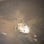 The Perseverance rover on Mars films the debris of its landing