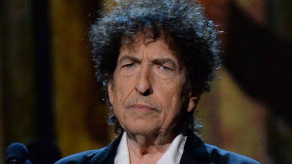 Bob Dylan addresses book signing controversy