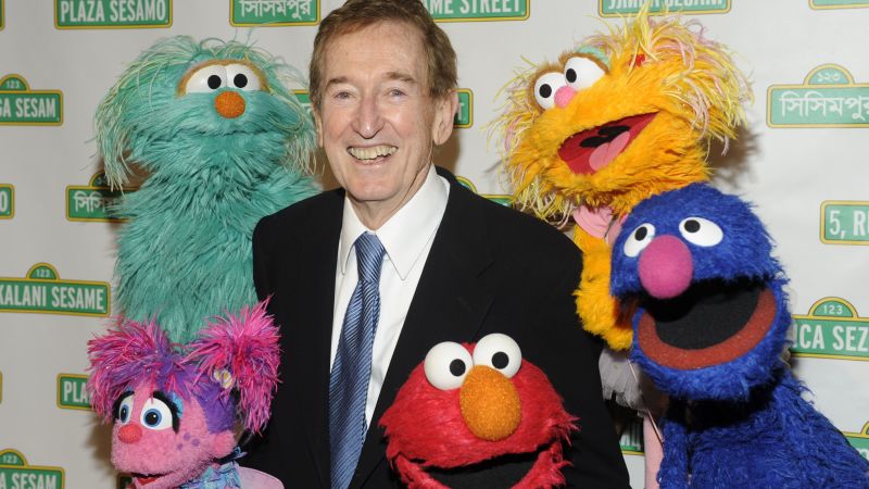 Bob McGrath, original 'Sesame Street' cast member, dies at 90